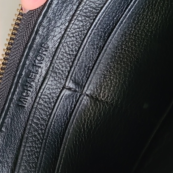 Michael Kors Leather Wallet ❤️ - Picture 5 of 8